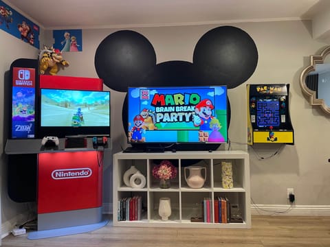 Walk to Disneyland, Toy Story Themed Room