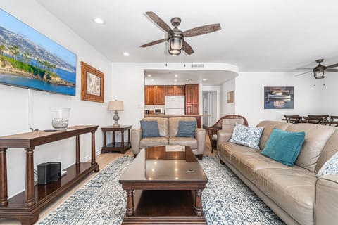 Light and bright motif enhances the open floor plan, while nicely accommodating a maximum of 8 guests.
                