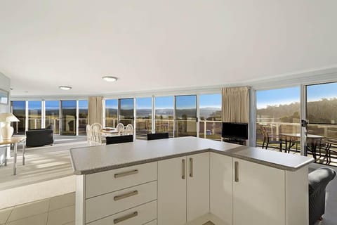 Executive Penthouse | Private kitchen | Fridge, microwave, oven, stovetop