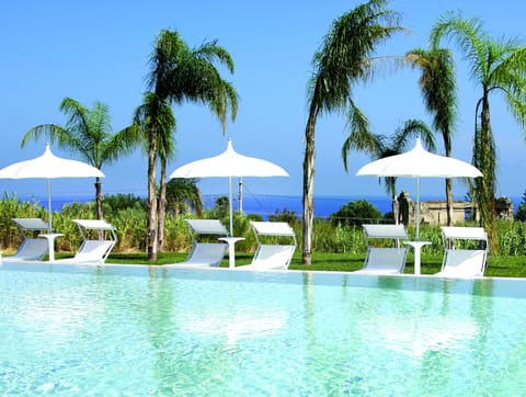 Seasonal outdoor pool, pool umbrellas, sun loungers