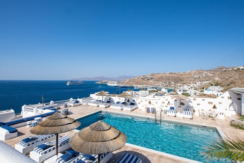 Outdoor pool, pool umbrellas, sun loungers