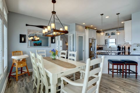 Kitchen/dining area. Dining table expands for more seating