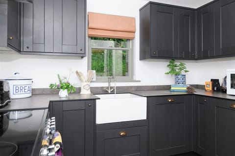 Spacious and well equipped kitchen in the middle of the cottage.