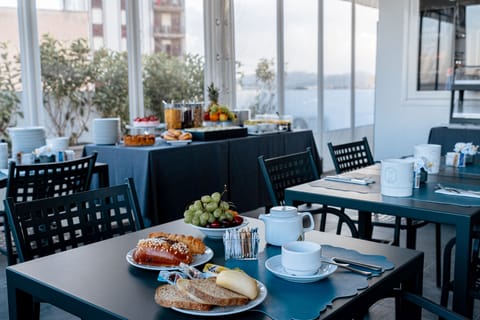 Daily continental breakfast for a fee