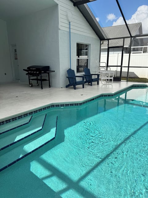 POOL SIDE - LADDLE GRILL