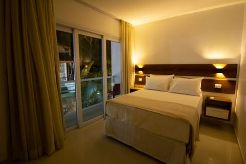 Frette Italian sheets, premium bedding, pillowtop beds, in-room safe
