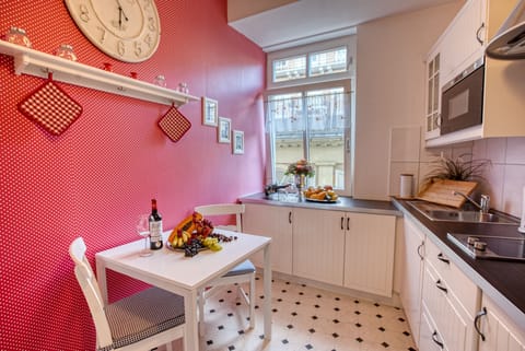 Superior Double Room, Private Bathroom, City View | Shared kitchen | Highchair