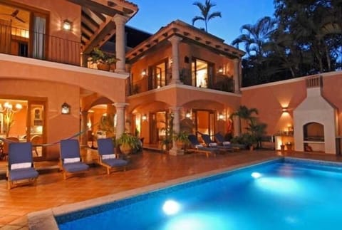 Heated Salt Water Pool w/Fountain Feature Cascade