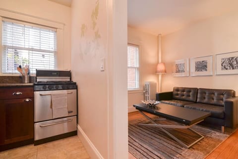 Our guestbook lists favorite joints + ideas for craft cocktails & amazing meals