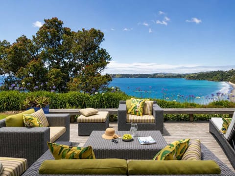 Plenty of outdoor seating over looking Onetangi beach 