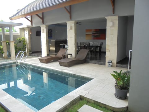 Modern 4 Bedroom 4 Bathroom villa pool