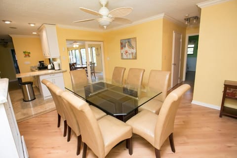 COMFORTABLE FOR FAMILY GET TOGETHERS! 🧚‍♀️