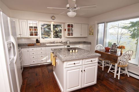 Center Island Kitchen is Fully Equipped