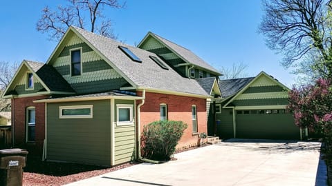 Exterior & Entry
