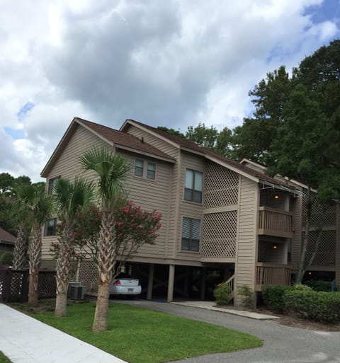 81-82 Moorings is on the First floor.