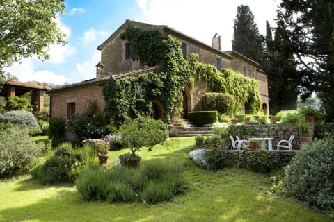 Relax in the countryside with good wine food and friends in a 16th cen. home