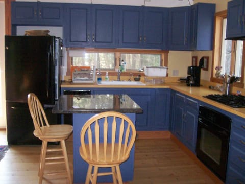 Light/Open Kitchen - gas range