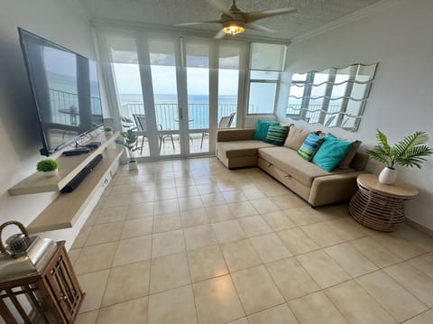 Livingroom with oceanview