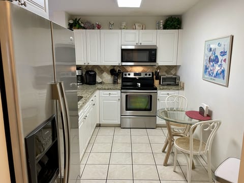 Updated fully equipped kitchen with eat in bistro area