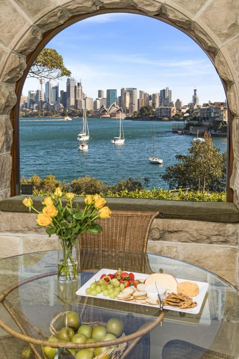 Uninterrupted views Opera House, filtered Harbour Bridge views from dining room