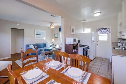 Dining table for 6, kitchen fully equipped for meals at home and open, cozy living space