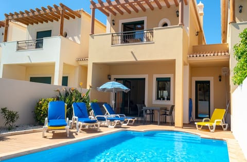 Super 2-bedroom, 3-bathroom villa with AC, private pool, a short walk to beach