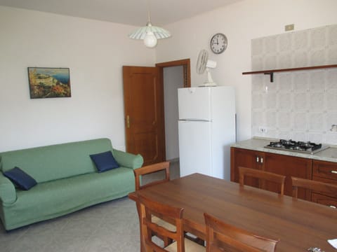 Apartment, 1 Queen Bed with Sofa bed (Stupendo) | Private kitchen | Full-size fridge, stovetop, cookware/dishes/utensils