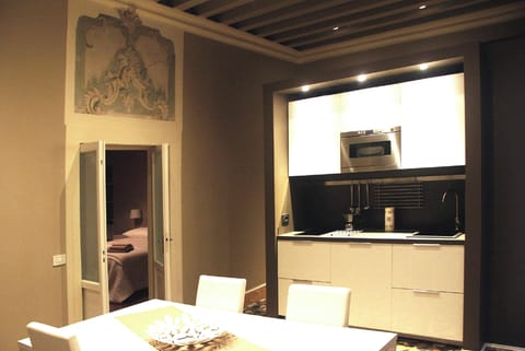 Kitchenette in stucco XVII° century