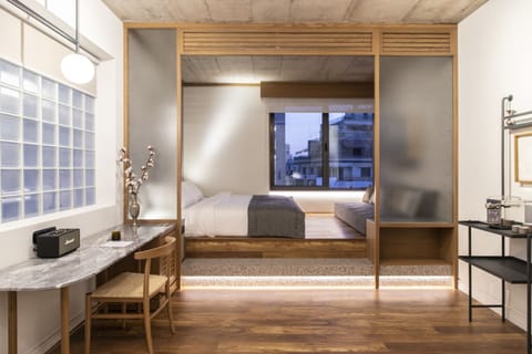 XLarge with side Acropolis view | Premium bedding, in-room safe, desk, laptop workspace