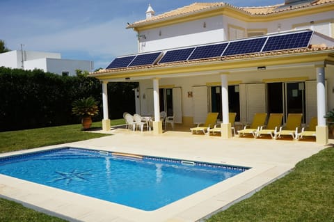Fully Air Conditioning Private detached, spacious villa, 3 Bedrooms, 3 private bathrooms villa. with a very private saltwater pool. 8 x 4 metres, with depths from 1.15m to 1.75 metres.