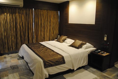 Standard Room | Minibar, WiFi (free), bed sheets
