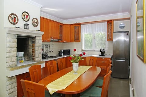 Kitchen - villakaty.com