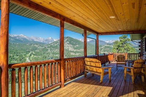 House, 4 Bedrooms | Balcony