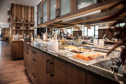 Daily buffet breakfast for a fee