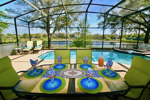 Enjoy alfresco dining overlooking the beautiful pool and conservation lake 🍽🍹☀️