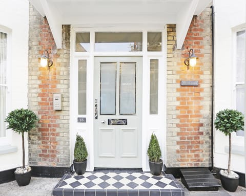 Entrance to Suffolk House