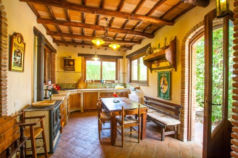 Wonderful Kitchen, old style and very well equipped of all you may need!