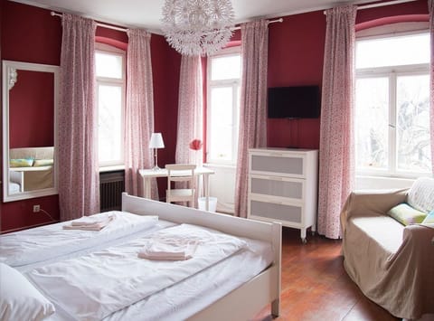 Quadruple Room | Desk, free WiFi, bed sheets