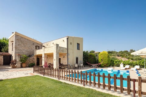 The lawn-covered area of the terrace is perfect for our young guests!