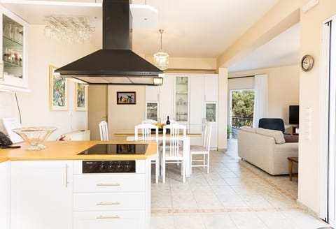 Fully equipped kitchen located next to the second living room.