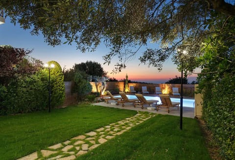 Private & fenced outdoor area with pool, sun beds, umbrellas dining table & BBQ!