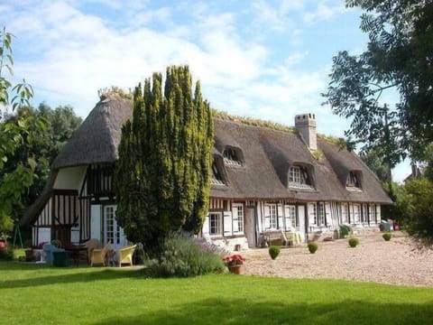 Happiness Is in the Field of " l'Ancrage "