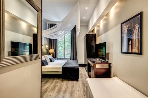 Triple Room | In-room safe, free WiFi, bed sheets