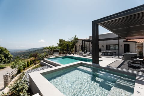 Stimulating pool surroundings.