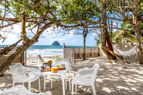 If you are dreaming of a dream villa with its feet in the water, where you can spend your holidays in peace and quiet, the Regency villa is made for you.