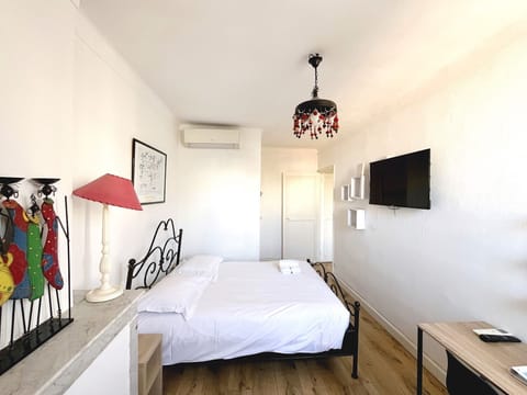 Sunny 1 Bedroom Rue Commandant André Apartment in Cannes