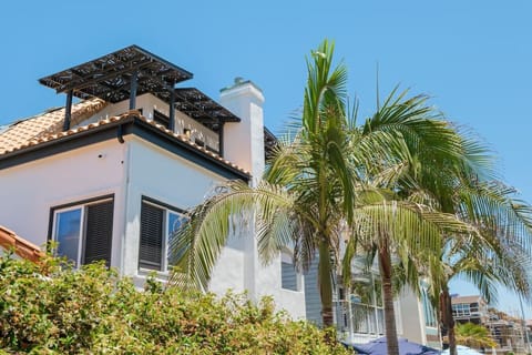 Beachy Keen Townhome on Jersey Court!