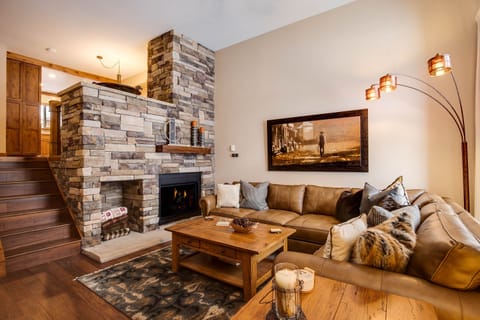 living room great place to relax, Winterpoint 24 www.skiingbreck.com