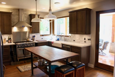 Commercial grade kitchen - a food-lover's delight!
