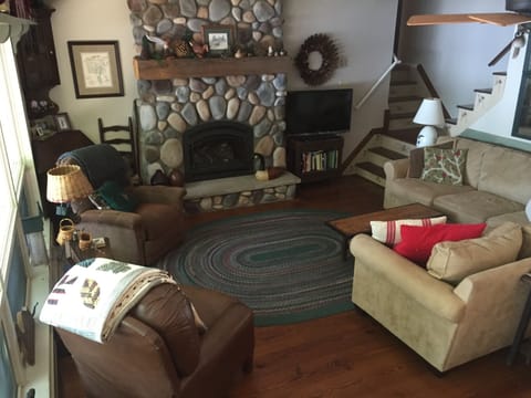 Adirondack decor with gas fireplace.
